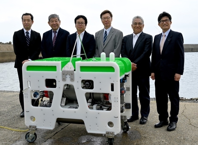 新型海中ロボット「Mega Bee」の進水式を開催しました